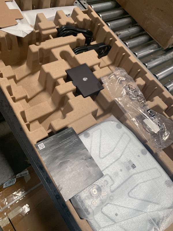 Photo 1 of (broken screen)(sold for parts) Alienware 34 240Hz QD-OLED Curved Gaming Monitor - AW3425DW - 34.2-inch WQHD (3440 x 1440) 0.03ms Display, 1800R Curve, AMD FreeSync Premium Pro, VESA AdaptiveSync, DisplayHDR TrueBlack 400