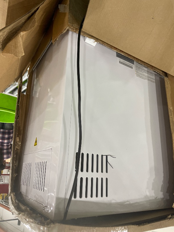 View 2 of (item used)(damaged)(see all images) Hamilton Beach 5 cu ft Chest Freezer, White