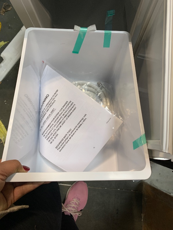 Photo 1 of *USED*
EdgeStar IB250WH 15 Inch Wide 20 Lb. Built-in Ice Maker with 25 Lbs. Daily Ice Production - No Drain Required *See Clerk Notes*