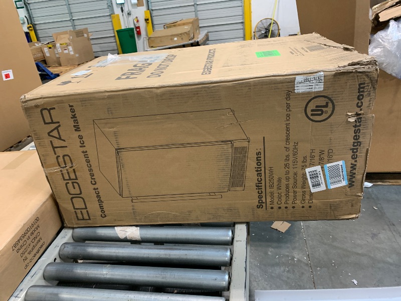 Photo 1 of *USED*
EdgeStar IB250WH 15 Inch Wide 20 Lb. Built-in Ice Maker with 25 Lbs. Daily Ice Production - No Drain Required *See Clerk Notes*