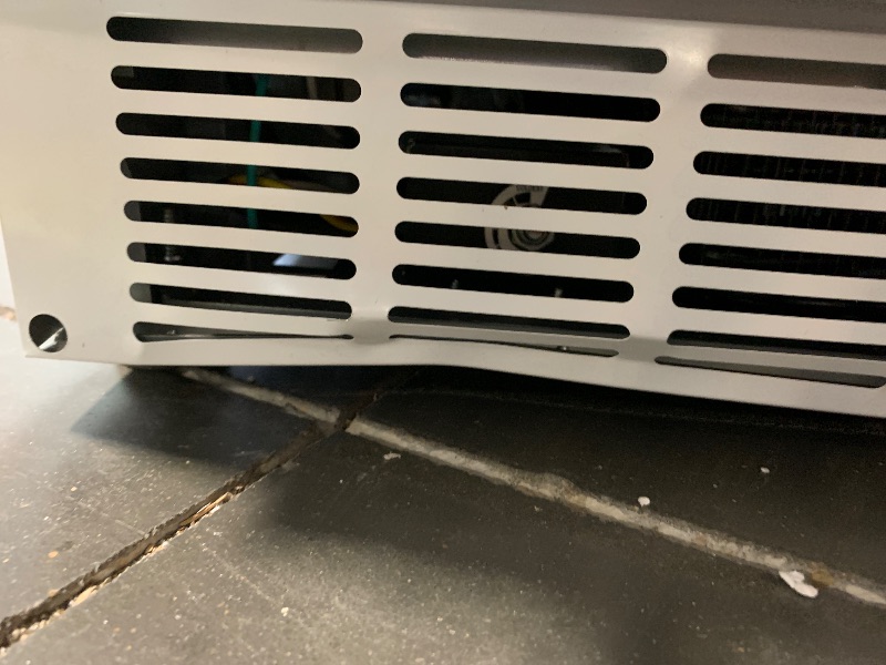 Photo 1 of *USED*
EdgeStar IB250WH 15 Inch Wide 20 Lb. Built-in Ice Maker with 25 Lbs. Daily Ice Production - No Drain Required *See Clerk Notes*