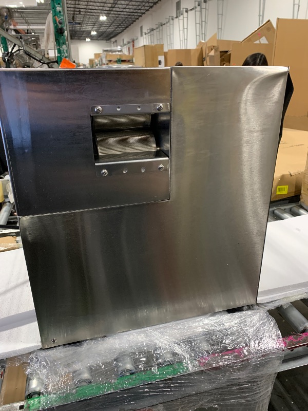 Photo 1 of ***IT DOES NOT TURN ON***VEVOR Electric Sugar Cane Juicer, 800W Sugarcane Juicer Machine with 661LBS/H High Output, 4 Stainless Steel Roller, Auto Roller Pressure Adjustment Sugarcane Juice Press Extractor for Home/Commercial