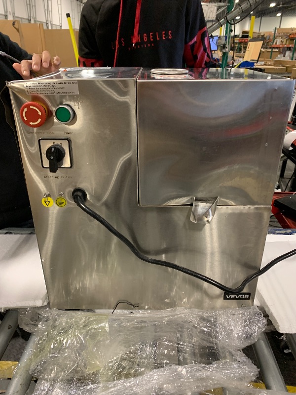 Photo 1 of ***IT DOES NOT TURN ON***VEVOR Electric Sugar Cane Juicer, 800W Sugarcane Juicer Machine with 661LBS/H High Output, 4 Stainless Steel Roller, Auto Roller Pressure Adjustment Sugarcane Juice Press Extractor for Home/Commercial