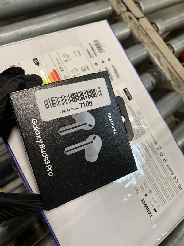 Photo 1 of ** USED/ UNTESTED** Samsung Galaxy Buds 3 Pro AI True Wireless Bluetooth Earbuds, Noise Cancelling, Sound Optimization, Redesigned Comfort Fit, White [US Version, Amazon Exclusive, 2Yr Warranty]