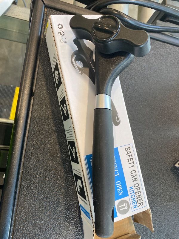 Photo 1 of **UNTESTED**
PAKITNER- Safe Cut Can Opener, Smooth Edge Can Opener - Handheld Easy Turn Knob, Manual Can Opener, Ergonomic Smooth Edge, Food Grade Stainless Steel Cutting Tool for Kitchen & Restaurant