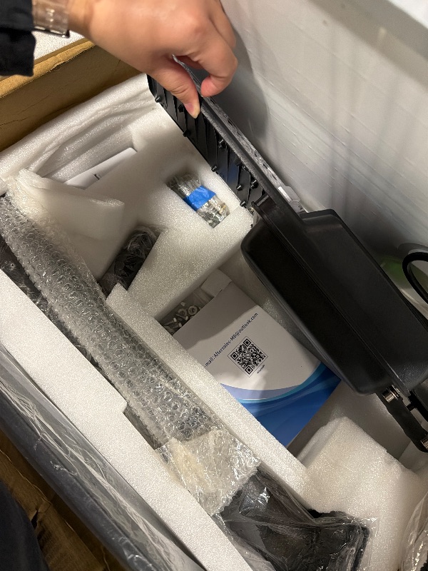 Photo 1 of **charging malfunction** Ofuray Of-9800W Solar Street Lights Outdoor, 750000Lm Solar Parking Lot Lights Commercial Dusk to Dawn, 6500k IP67 Big Power with Remote Control for Street,Court,Yard