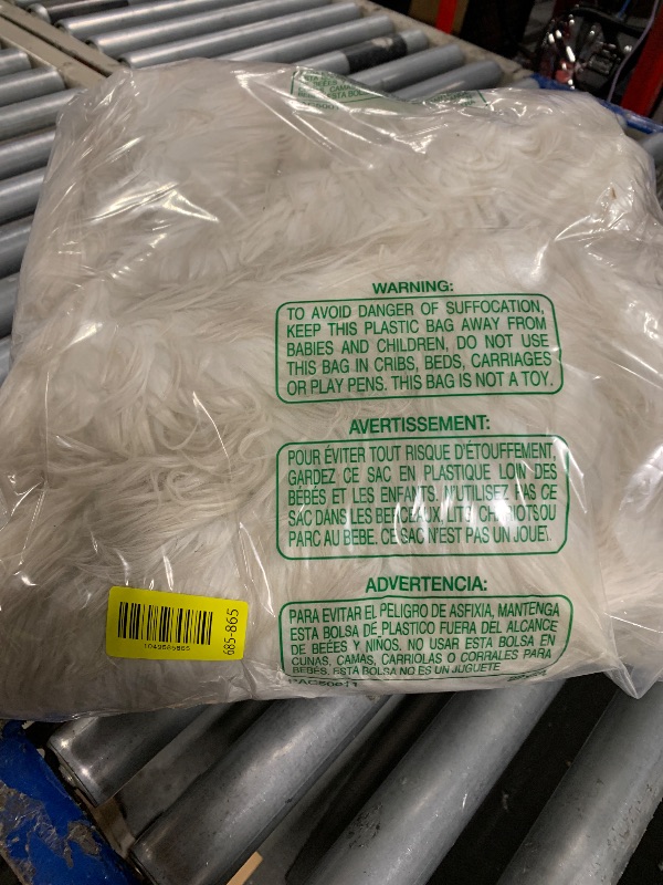 Photo 1 of **MINOR DAMAGE - USED**
MIULEE Luxury Soft Fluffy Area Rug 3x5 Feet, Faux Fur Sheepskin Rug Decorative Plush Shaggy Carpet for Christmas Decor Bedside Sofa Floor Nursery, White