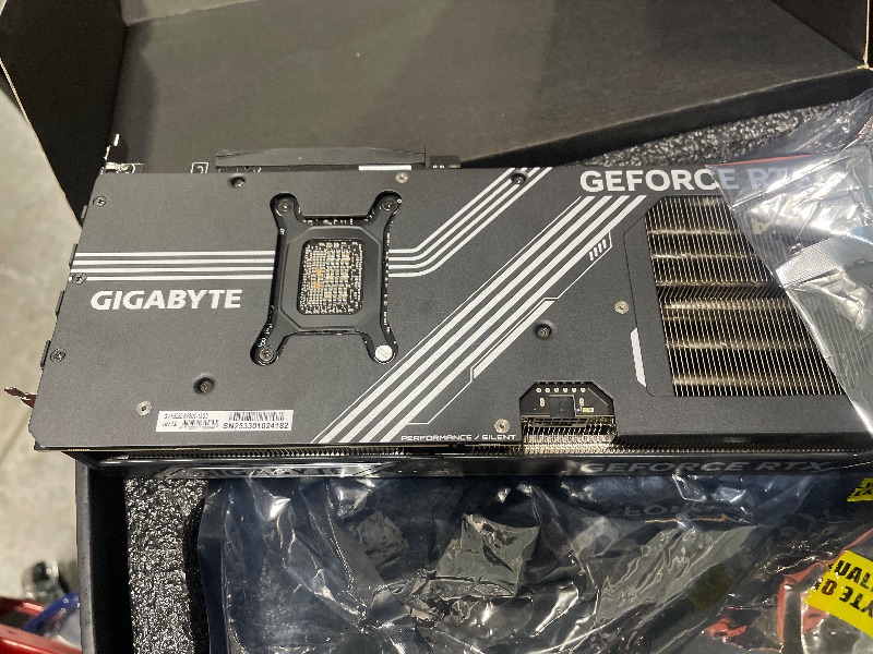 Photo 1 of **USED*** SERIAL#253301024182***Gigabyte GeForce RTX 5080 WINDFORCE OC SFF 16G Graphics Card - 16GB GDDR7, 256bit, PCI-E 5.0, 2670MHz Core Clock, 3 x DP 2.1a, 1 x HDMI 2.1b, GV-N5080WF3OC-16GD