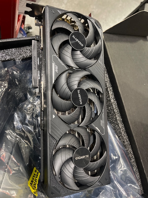 Photo 1 of **USED*** SERIAL#253301024182***Gigabyte GeForce RTX 5080 WINDFORCE OC SFF 16G Graphics Card - 16GB GDDR7, 256bit, PCI-E 5.0, 2670MHz Core Clock, 3 x DP 2.1a, 1 x HDMI 2.1b, GV-N5080WF3OC-16GD