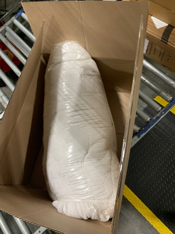 Photo 1 of ** UNKNOWN BRAND ** QUEEN SIZE WHITE BED SHEETS 