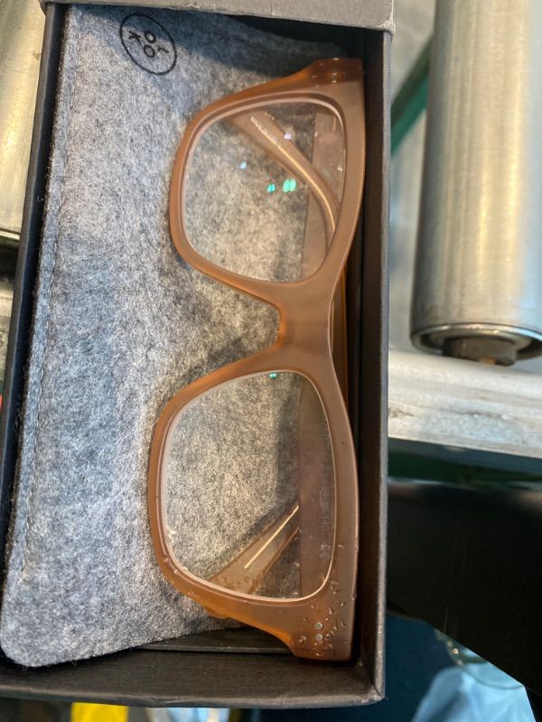 Photo 1 of ***MINOR DAMAGE*** ***READ CLERK NOTES*** LOOK OPTIC Cosmo Reader - Stylish Unisex Ultra-lightweight Reading Glasses with Scratch-Resistant, Prescription-Quality Lenses (Full Magnification - Not Progressives) 2.50, Champagne
