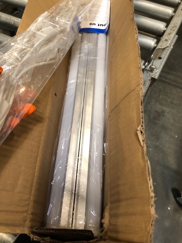 Photo 1 of ** FACTORY SEALED ** Barrina (6 Pack LED T5 Integrated Single Fixture, 4FT, 2200lm, 6500K Super Bright White, 20W Utility LED Shop Light, Ceiling and Under Cabinet Light, Corded Electric with ON/Off Switch, ETL Listed