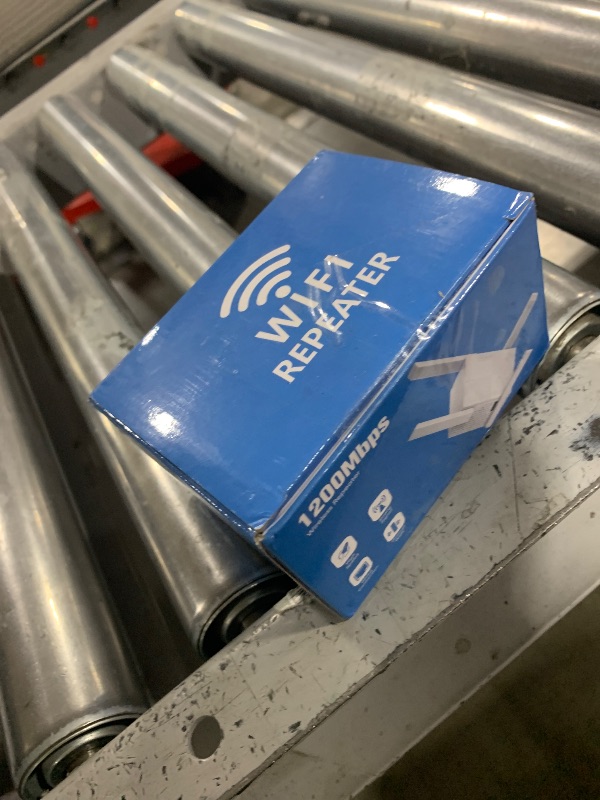 Photo 1 of wifi repeater 1200mbs 