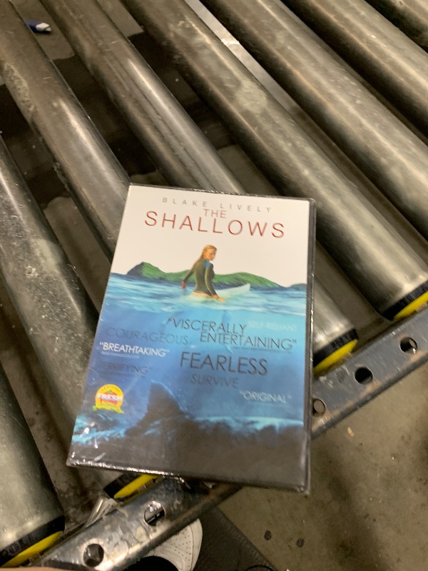 Photo 1 of The Shallows [DVD]