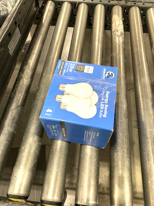 Photo 1 of 4 Pack 150 Watt Equivalent LED Light Bulb, Super Bright A21 Light Bulb, Daylight 5000K, 2600 High Lumens LED Bulb, Non-Dimmable, E26 Base, UL Listed