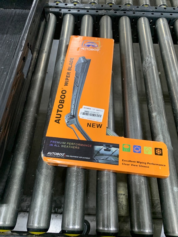 Photo 1 of AUTOBOO 22" and 21" Windshield Wipers Blades (Pack Of 2),OEM Quality Premium All-Seasons Wiper blades,Stable and Quiet Armor wiper blades