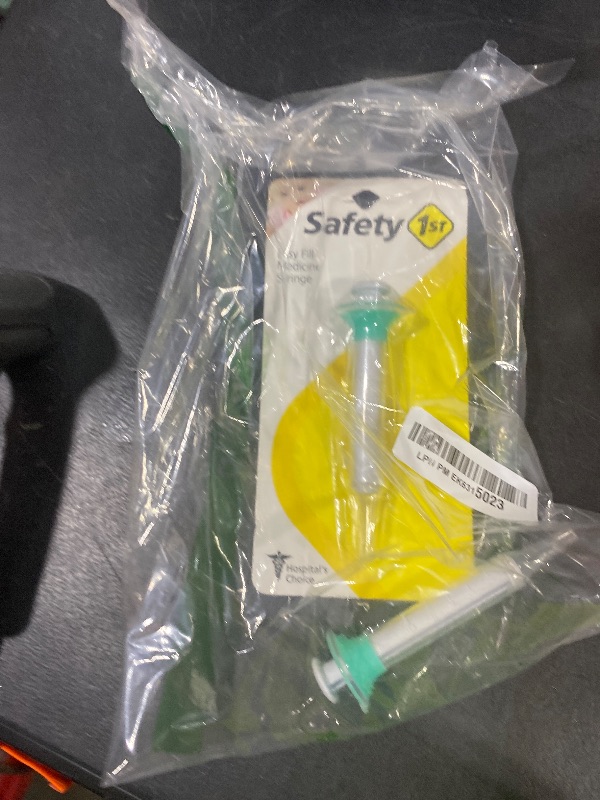 Photo 1 of Safety 1st Easy Fill Medicine Syringe (Packaging May Vary)