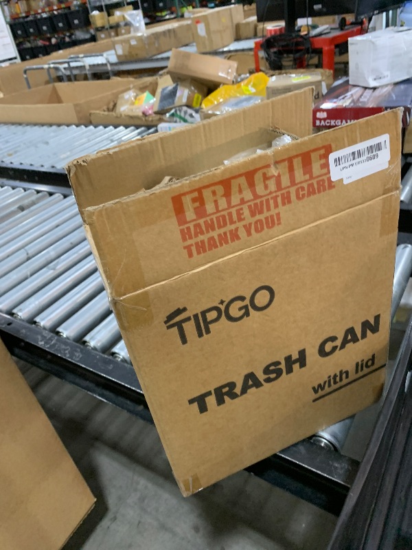 Photo 1 of trash can with lid small