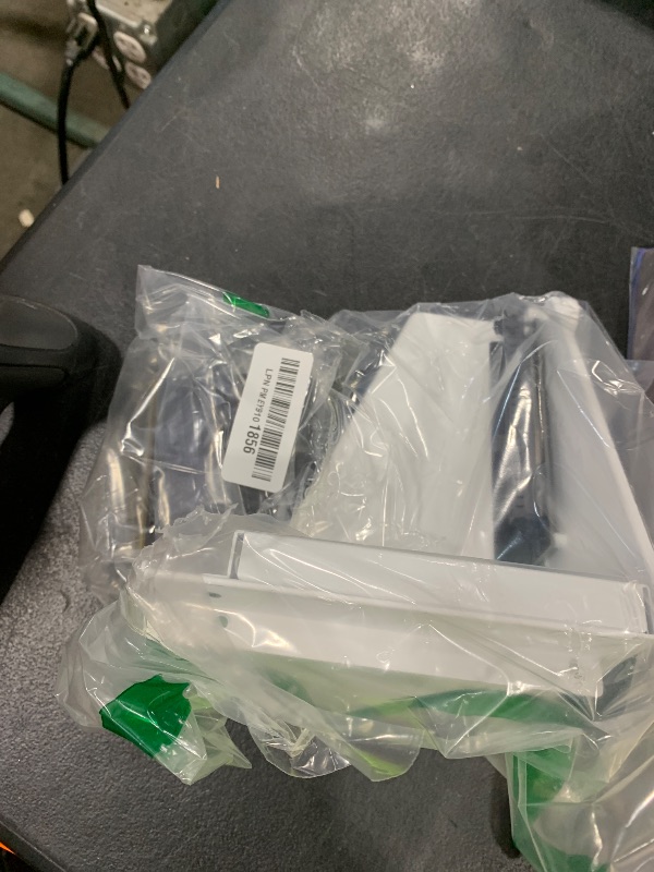 Photo 1 of NZXT Vertical GPU Mounting Kit - AB-RH175-W1-175 mm PCIe 4.0x16 Riser Cable - GPU Holder - Sturdy Steel Bracket - White