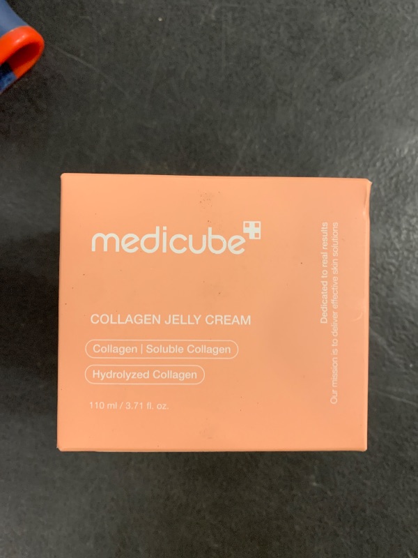 Photo 1 of medicube Collagen Jelly Cream- Niacinamide & Freeze-Dried Hydrolyzed Collagen - Boosts skin's barrier hydration and gives 24h Glow & Lifted Look - Korean skincare (1.69 Fl Oz (Pack of 1))