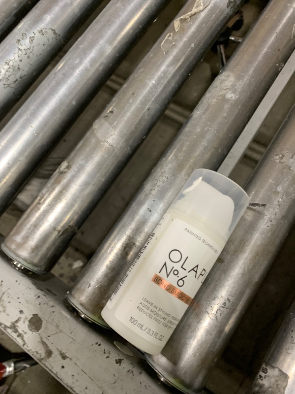 Photo 1 of Olaplex No. 6 Bond Smoother, Leave-In Styling Hair Cream Treatment, Smooths, Conditions, & Strengthens, Frizz Control for Up to 72 Hours, For All Hair Types, 3.3 fl oz