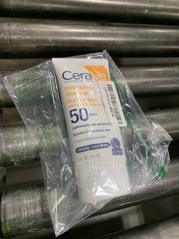 Photo 1 of CeraVe 100% Mineral Sunscreen SPF 50 with Zinc Oxide & Titanium Dioxide, Hyaluronic Acid & Ceramides, Oil Free & Non-Greasy, Hydrating Mineral Sunscreen For Body, 5 oz