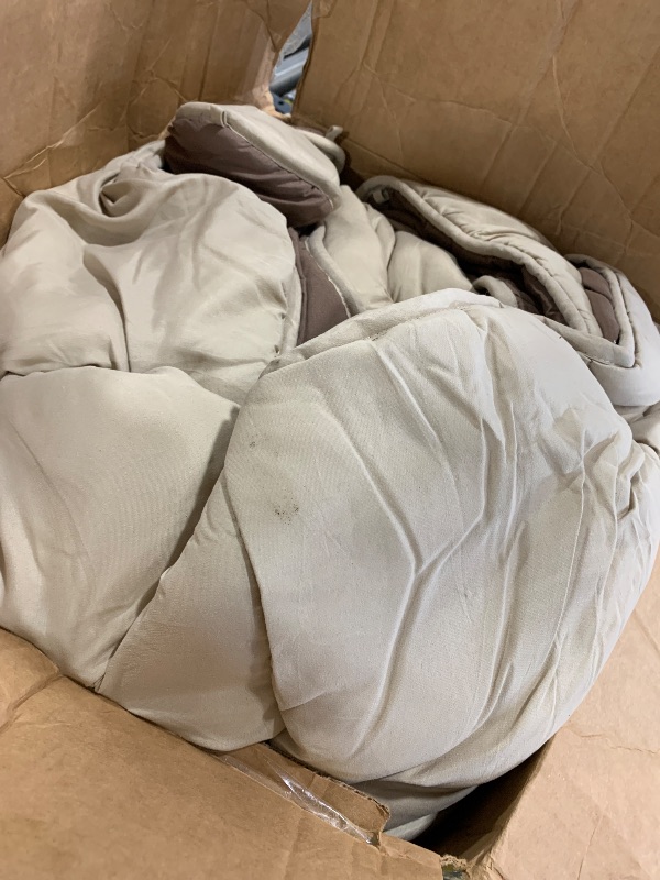 Photo 1 of Bedsure Comforter Duvet Insert - Quilted Comforters King Size, All Season Duvet, GentleSoft Down Alternative Bedding, with 8 Tabs, Gifts for Women/Men, Beige, King 90 x 102 Inches