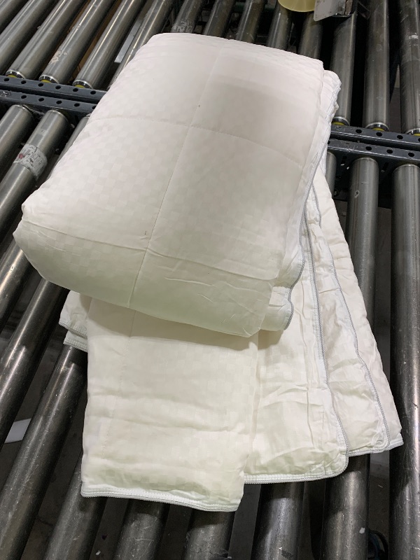 Photo 1 of CUDDLE DREAMS Wool Comforter Duvet Insert, 100% Australian Wool Filling with Soft Noiseless Cotton Shell, Natural Warmth (Midweight for All Season, Queen)