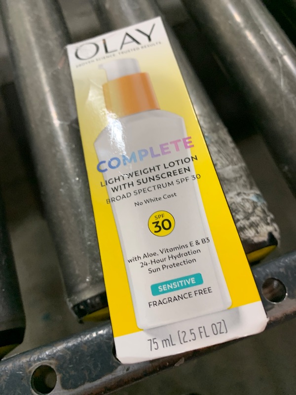 Photo 1 of Olay Face Moisturizer, Complete with Sunscreen SPF 30, Fragrance-Free for Sensistive Skin, Broad Spectrum Sun Protection, Long-Lasting Hydration, Non-Comedogenic - Vitamin E & Aloe - 2.5 Oz - 2 Pack