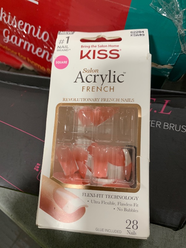 Photo 1 of Kiss Salon Acrylic French 28 Nails (KSA09)