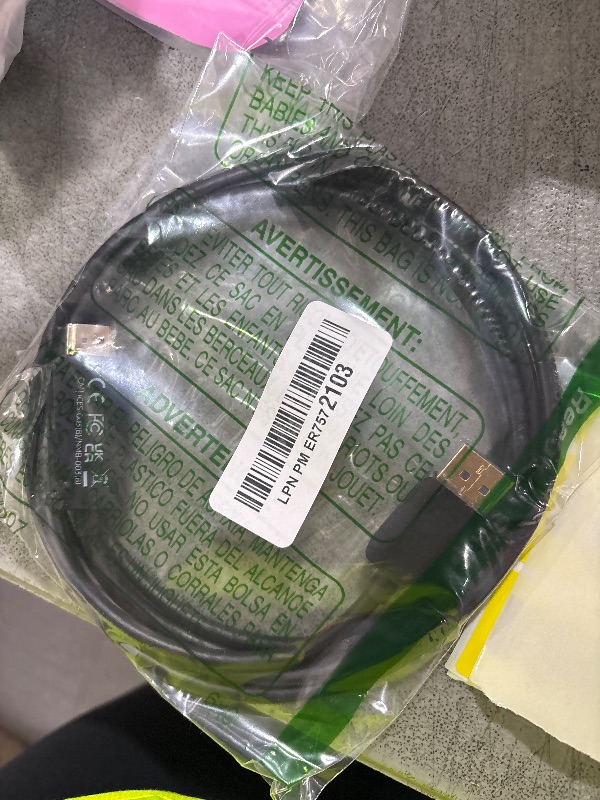Photo 1 of Amazon Basics DisplayPort to HDMI Cable, Uni-Directional, 1080p, 1920x1200, 4K@60Hz, 6 ft, Gold-Plated Plug, Black