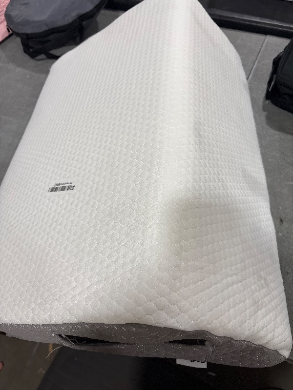 Photo 1 of Bedluxe Knee Pillow for Back Sleeping, Leg Pillow Knee Wedge Pillow, Memory Foam Wedge Pillows for Legs Post Surgery, Triangle Pillow for Knee Support, Leg Elevation, Knees Hip Back Pain Relief, White