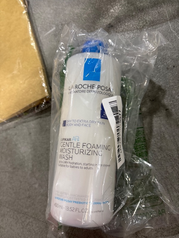 Photo 1 of La Roche-Posay Lipikar AP+ Gentle Foaming Moisturizing Wash, Shea Butter + Niacinamide + Glycerin, Moisturizing Body Wash For Dry Skin, National Eczema Association Accepted, Soap Free