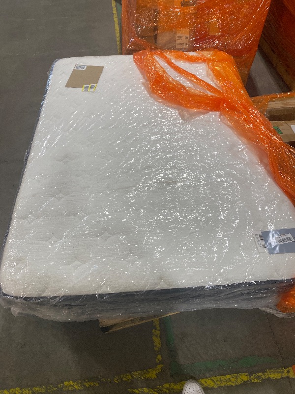 Photo 1 of Full Size Mattress,12 Inch Hybrid Mattress in a Box,Cooling Memory Foam Bed Mattresses with Independent Spring,Soft and Breathable,Back Pain Relief,CertiPUR-US,Medium
