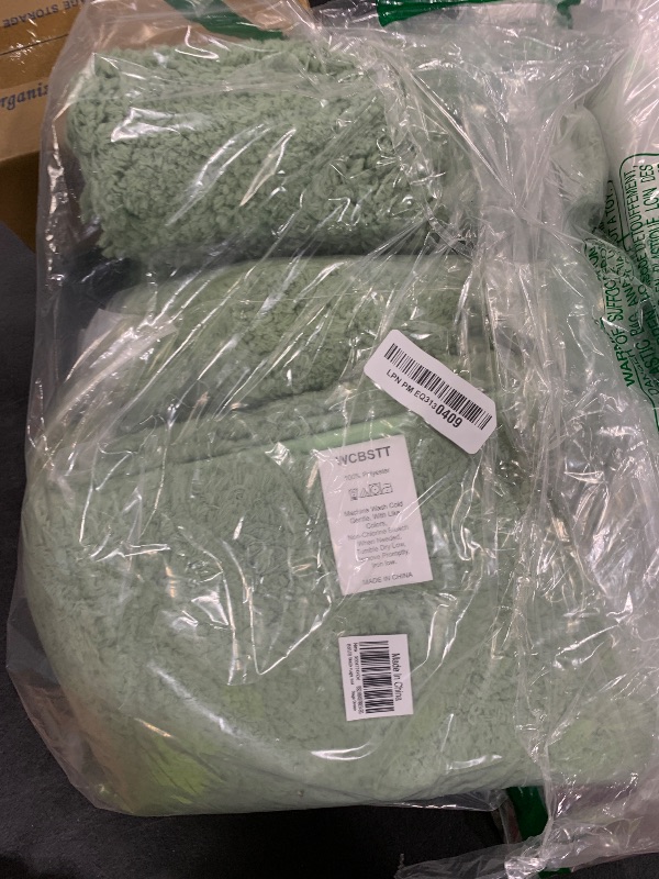 Photo 1 of 3 Pieces Luxury Bathroom Rug Set with U-Shaped Toilet Rug, Non-Slip Rubber Bottom, Thick Microfiber Fluffy Plush, Water absorption, Quick Dry, Ultra Soft, Bath Mats for Bathroom, Tub(Leaf Green)