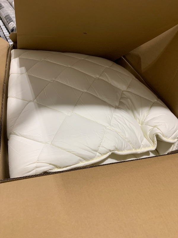 Photo 1 of EMOOR Japanese Futon Mattress CLASSE Queen Made in Japan White, Foldable Floor Sleeping Bed Tatami Mat