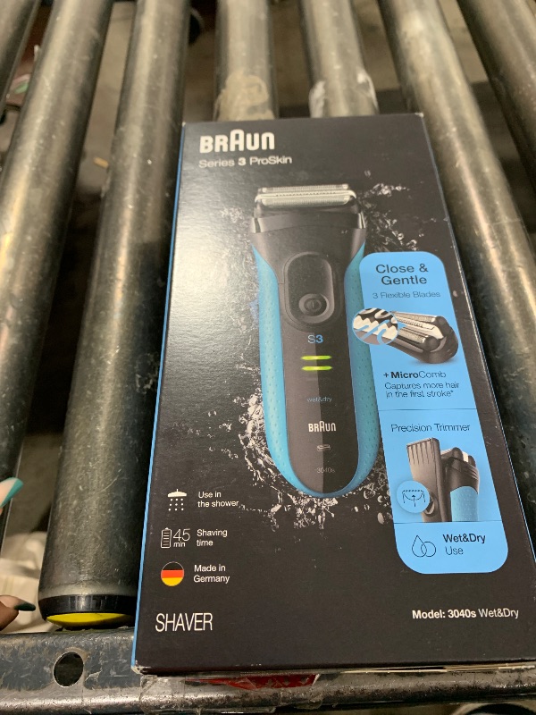 Photo 1 of BRAUN 3040S Shaver,Men's,Wet/Dry,3X
