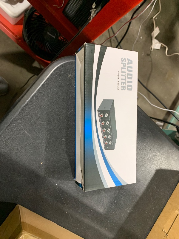 Photo 1 of FlyroadUp 3.5mm Aux + RCA L/R Audio Splitter 1 in 4 Out Stereo Analog Audio Distributor Box