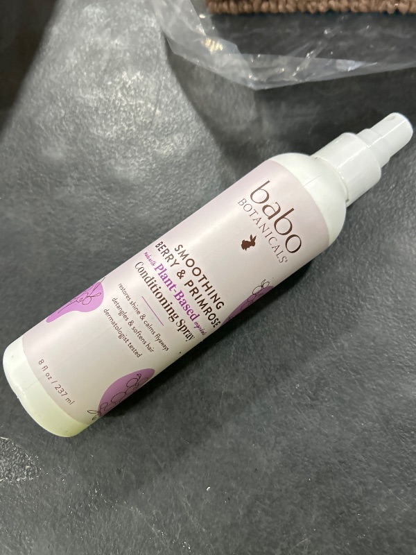 Photo 1 of Babo Botanicals Smoothing Berry Conditioning Spray - Detangling & Nourishing - Eliminates Frizz & Prevents Static - Evening Primrose Oil - Non-Aerosol - For all ages - Light Berry Fragrance