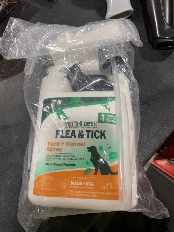 Photo 1 of Vet's Best Flea and Tick Yard & Kennel Spray, Dog Flea Spray that Kills Fleas, Mosquitoes, & Ticks, Plant-Based Ingredients, Plant Safe Ready-to-Use Hose Attachment, 32 fl oz