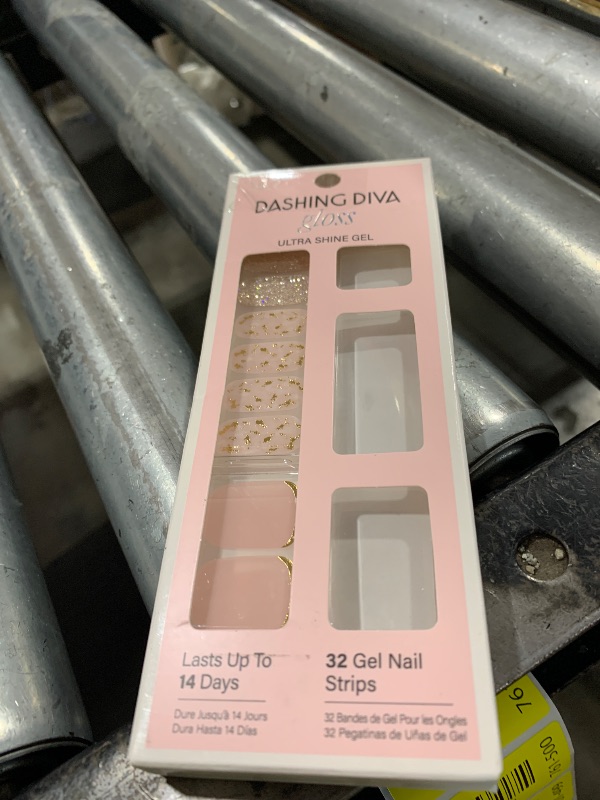Photo 1 of Dashing Diva Gloss Nail Strips - Feeling Flush | UV Free, Chip Resistant, Long Lasting Gel Stickers | 32 Wraps, 1 Prep Pad, 1 File