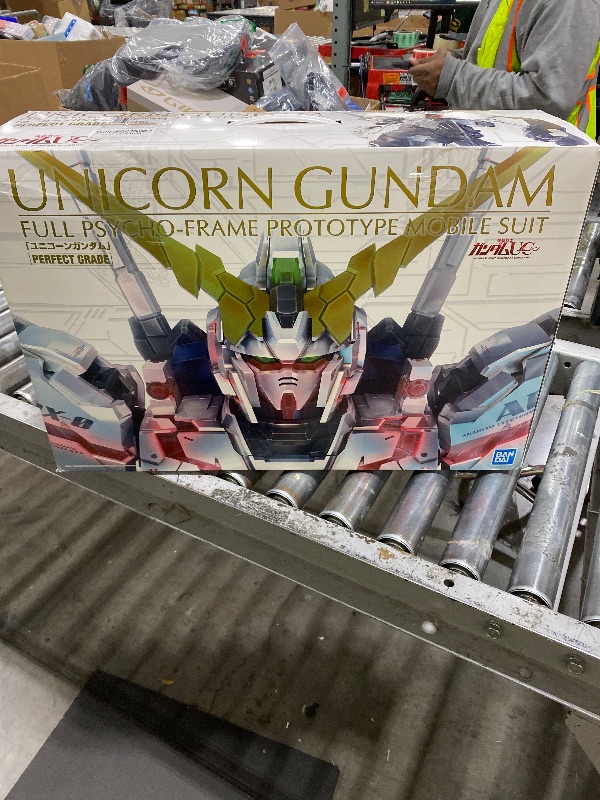 Photo 1 of Bandai Hobby PG RX-0 Unicorn Gundam Model Kit (1/60 Scale) (BAN194365)