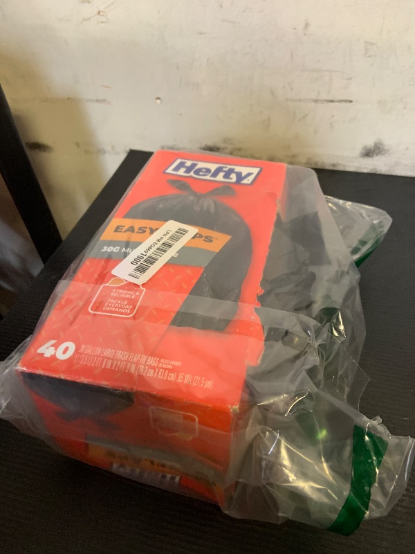 Photo 1 of Hefty Easy Flaps Multipurpose Large Trash Bags, 30 Gallon, 40 Count