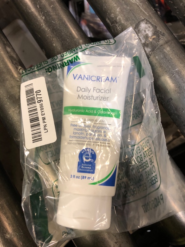 Photo 1 of Vanicream Daily Facial Moisturizer With Ceramides and Hyaluronic Acid - Formulated Without Common Irritants for Those with Sensitive Skin, 3 fl oz (Pack of 1)