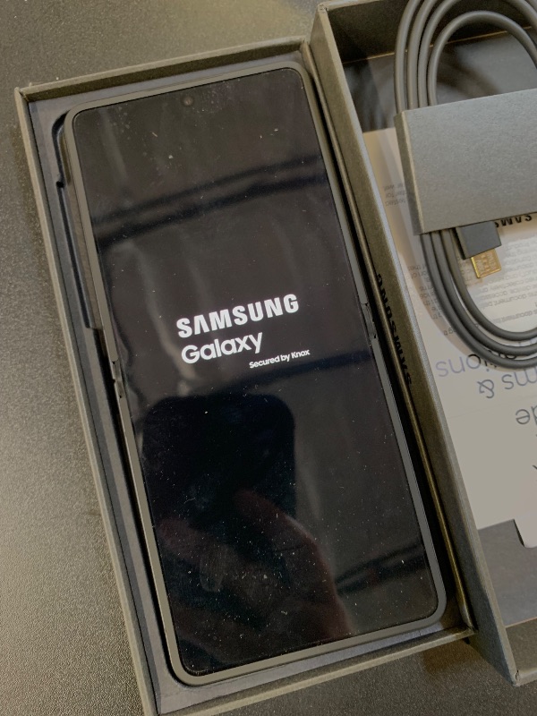 Photo 1 of Samsung Galaxy Z Flip7 Cell Phone, 512GB AI Smartphone, Unlocked Android, Long Battery Life, 2025, US 1 Yr Manufacturer Warranty, Jet Black