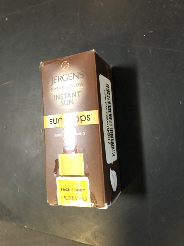 Photo 1 of Jergens Natural Glow Instant Sun Drops, Sunless Tanning for Face and Body, Instant Sun Bronzing Drops, Oil Free, 1 Fl Oz