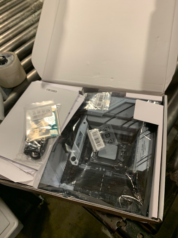 Photo 1 of ASUS ROG Strix B650-A Gaming WiFi 6E AM5 (LGA1718) Ryzen 7000 Motherboard(12+2 Power Stages,DDR5,3xM.2 Slots,PCIe® 4.0, 2.5G LAN,WiFi 6E,USB 3.2 Gen 2x2 Type-C® Port)