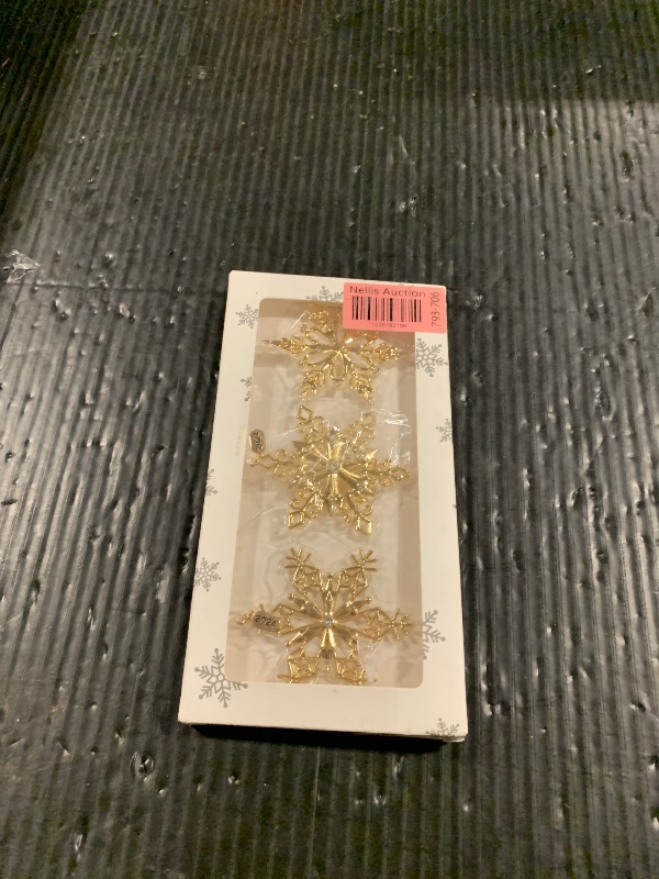 Photo 1 of West style Golden Christmas Tree Ornaments Set 3 Pieces –Metallic Snowflake Hanging Home Deco Hanging Pendant Holiday Keepsake Gift (2024,3 Pcs Set, Golden)