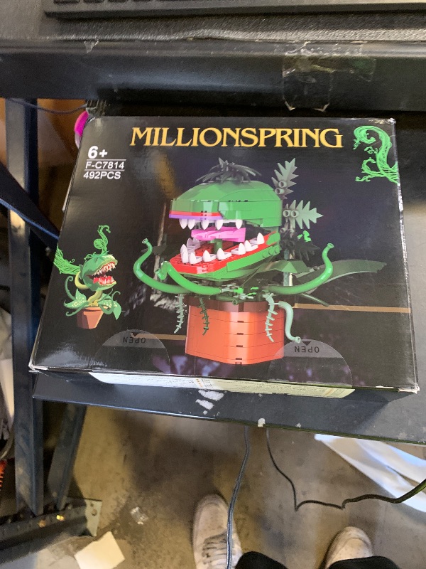 Photo 1 of Millionspring Audrey The II Piranha Plant Flower Building Kit Toys, Horrors Shop Cannibal with Openable Mouth Collectible Gift for Tv Fans Friends Birthday Christmas Halloween(457pcs)