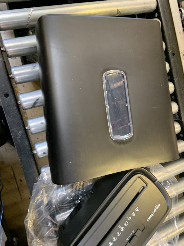 Photo 1 of amazon paper shredder